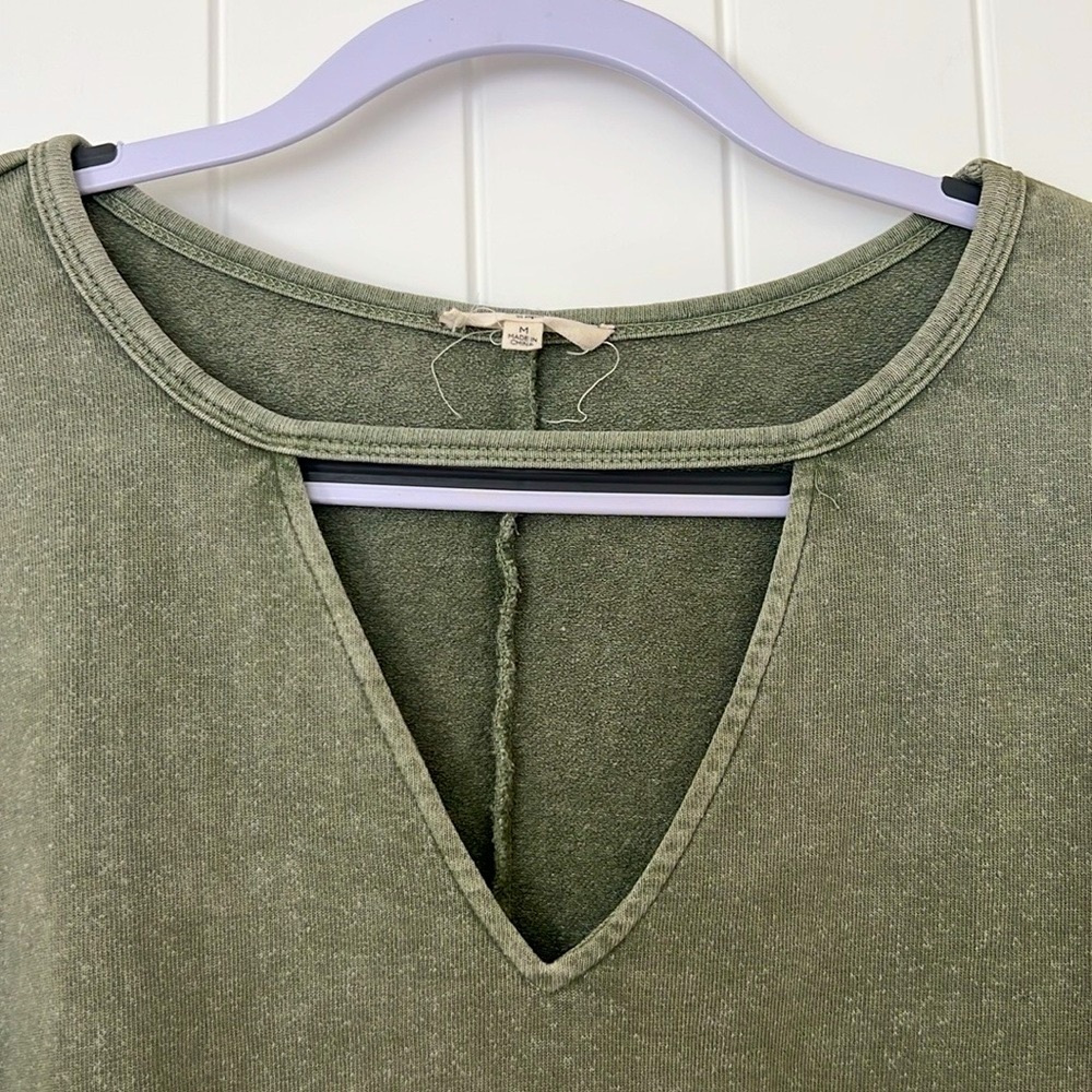 Easel, Sz M, oversized, lagenlook, loose, flowy, sage green, flounce top - Picture 3 of 10